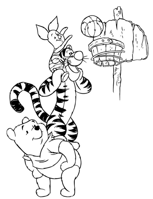 Tygrysek Kubuś i Prosiaczek grają w koszykówkę - kolorowanka dla dzieci